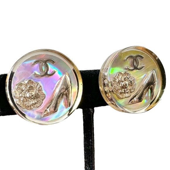 Authentic CHANEL Aurora Borealis Iridescent Rainbow Vintage ‘97 Clip On Earrings - Picture 4 of 16